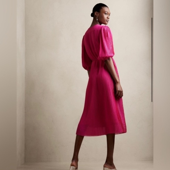 NWT! Banana Republic Black Pleated Midi Dress - Size Small Petite 🦁 - Picture 2 of 4